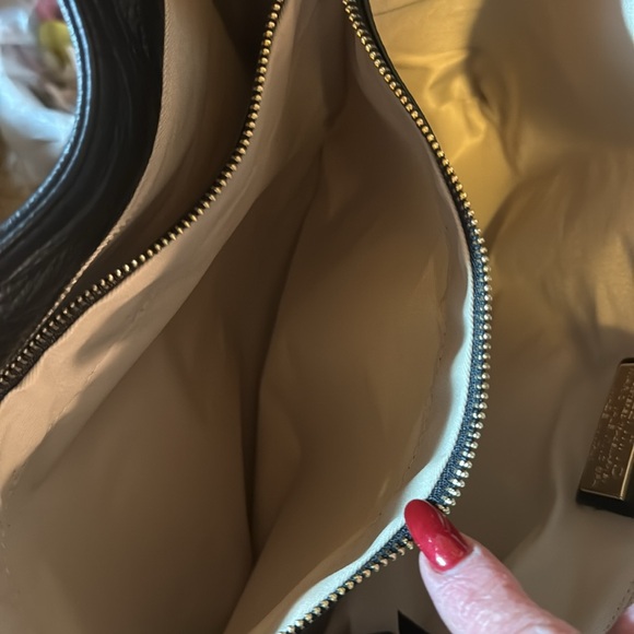 Brand New Valentino pebble finish V embossed front w/ dust cover bag - Picture 14 of 16